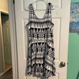 NY&Co sleeveless dress white and black